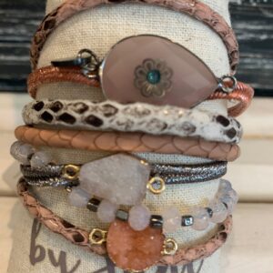 Alternative view of Bracciale in pelle e pietre