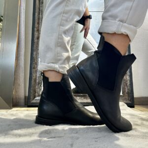 Alternative view of Francesco Milano B17-01A-NERO